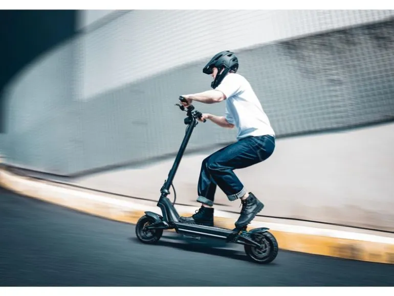 Acer E-Scooter Predator Thunder Schwarz / 20 km/h
