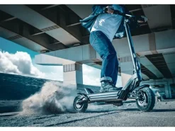 Acer E-Scooter Predator Thunder Schwarz / 20 km/h