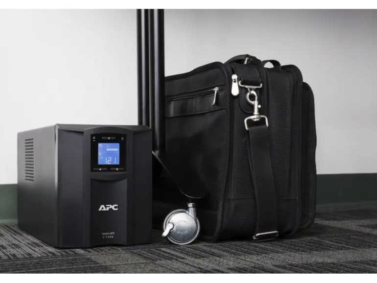 APC USV SMC1500IC 1500 VA / 900 W