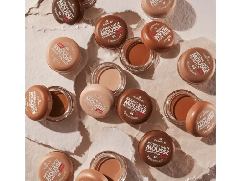 essence Foundation Natural Matte Mousse 01