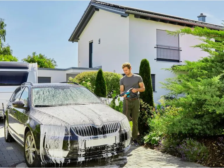 GARDENA Akku-Mitteldruckreiniger AquaClean 24/18 V P4A Premium Set