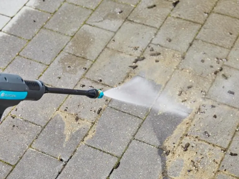 GARDENA Akku-Mitteldruckreiniger AquaClean 24/18 V P4A Premium Set