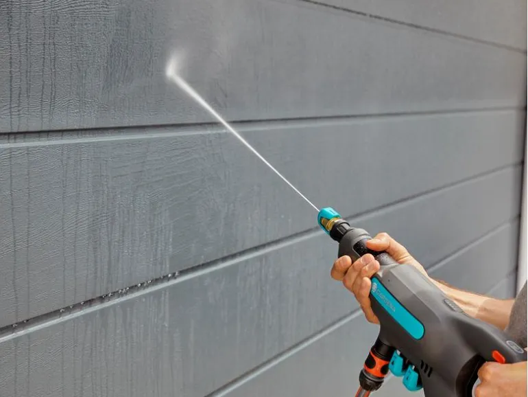 GARDENA Akku-Mitteldruckreiniger AquaClean 24/18 V P4A Premium Set