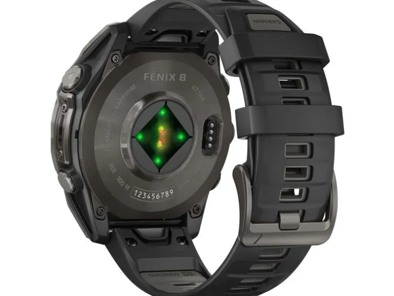 GARMIN Sportuhr Fenix 8 AMOLED Sapphire, 47 mm Schwarz/Titan