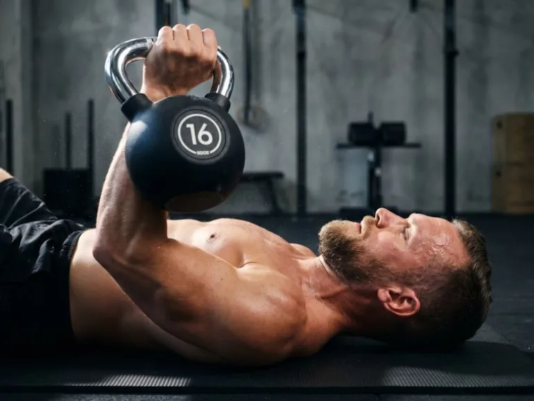 KOOR Kettlebell 16 kg, Schwarz