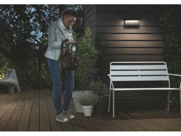 Philips myGarden Wandleuchte Bustan, 1000 lm, Anthrazit + Sensor