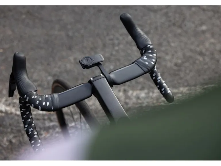 Quad Lock Out Front Mount Pro V2