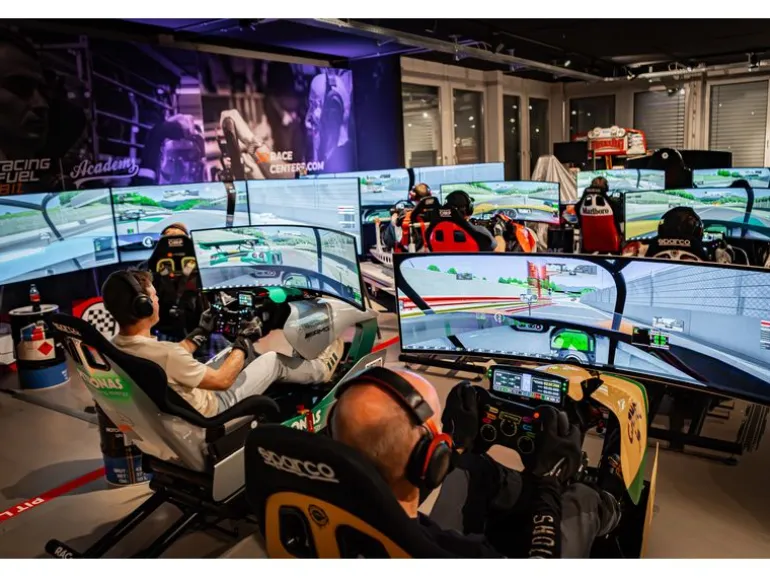 RacingFuel Simulators Simracing Erlebnis-Gutschein CHF 100