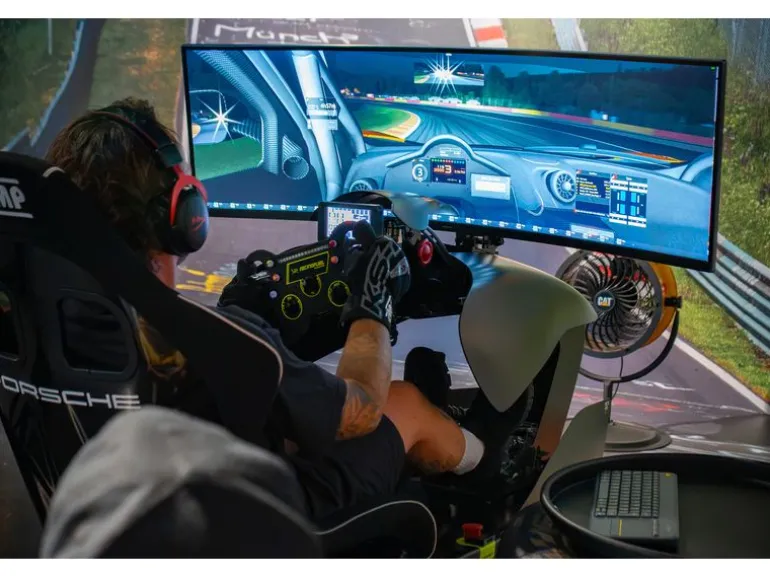 RacingFuel Simulators Simracing Erlebnis-Gutschein CHF 100