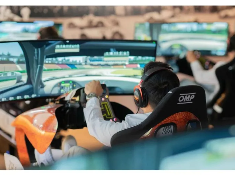 RacingFuel Simulators Simracing Erlebnis-Gutschein CHF 100