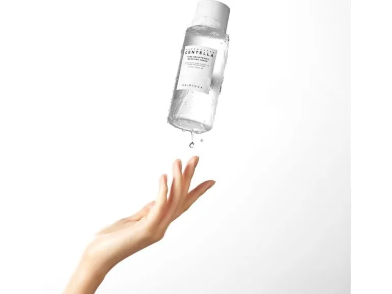 SKIN1004 Madagascar Centella Tone Brightening Boosting Toner 210 ml