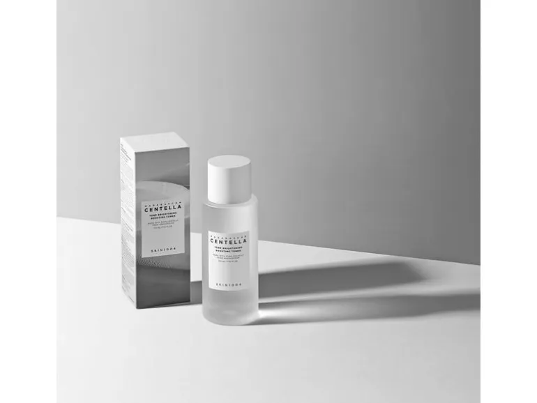 SKIN1004 Madagascar Centella Tone Brightening Boosting Toner 210 ml