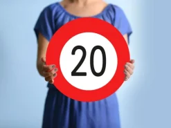 Trendcompany Verkehrsschild zum 20. Geburtstag 45 cm