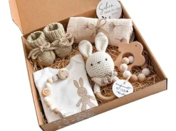 Welcomebabybox Baby-Geschenkset Leni Body & Rasselhase