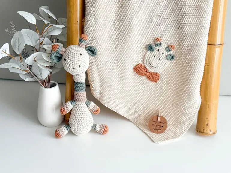 Welcomebabybox Geschenkset Lio – Decke & Giraffe