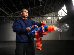 X-Shot Insanity Blaster Smoke N Barrel mit Darts