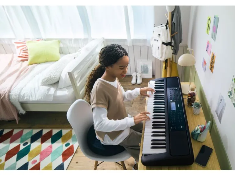 Yamaha Keyboard PSR-E383